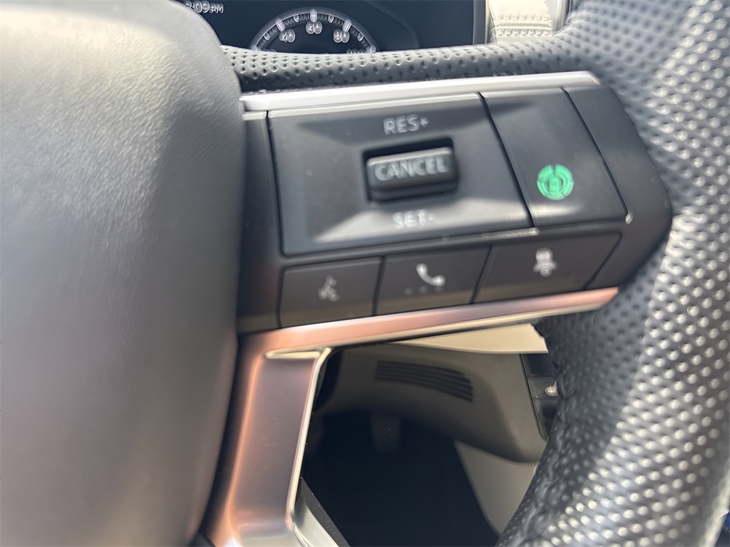 Vehicle image 21 of 30