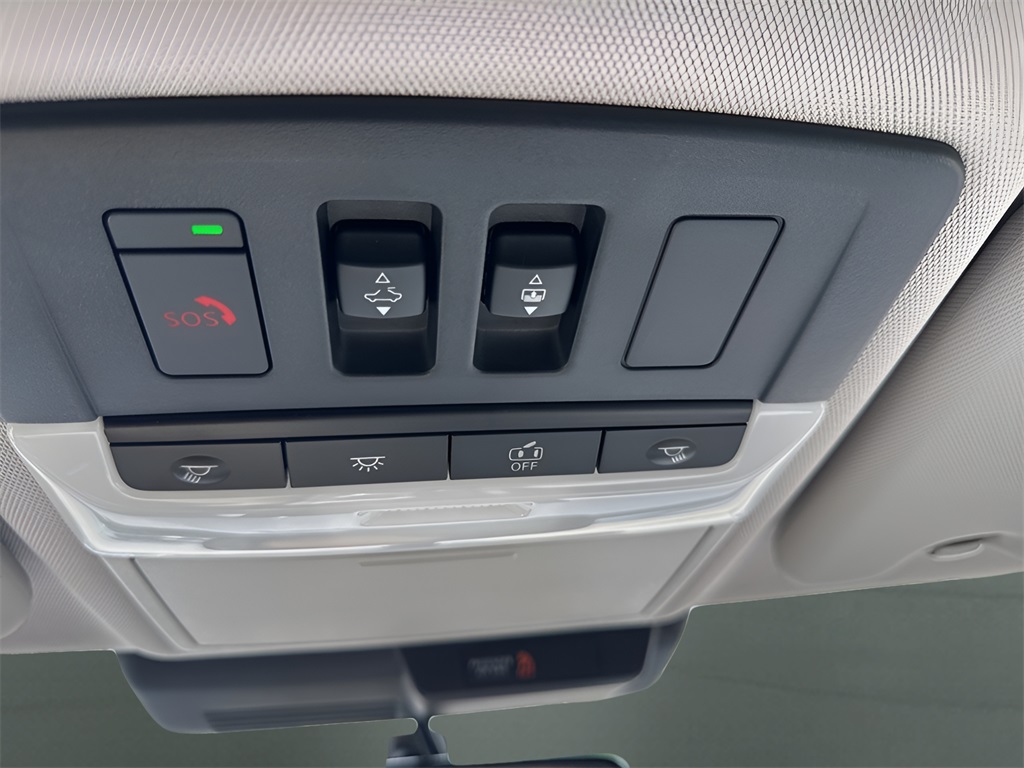Vehicle image 27 of 30