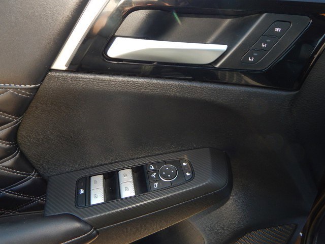 Vehicle image 17 of 31