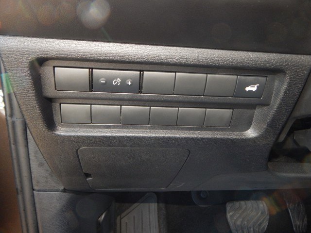 Vehicle image 22 of 31
