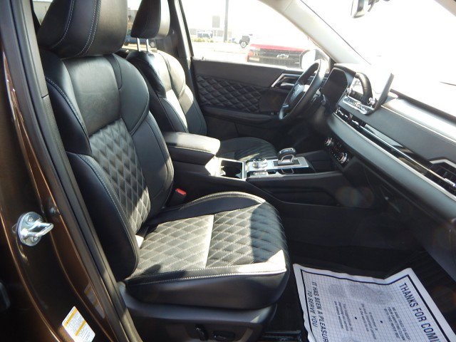 Vehicle image 21 of 31