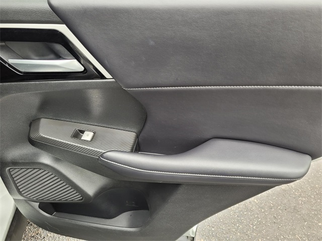 Vehicle image 11 of 40