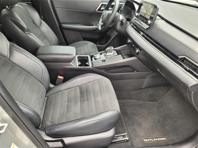 Vehicle image 10 of 40