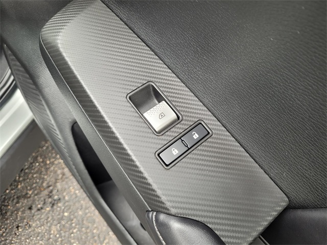 Vehicle image 8 of 40