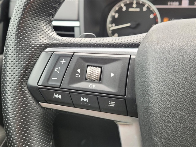 Vehicle image 32 of 40