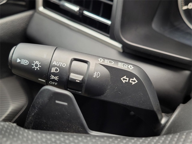 Vehicle image 33 of 40