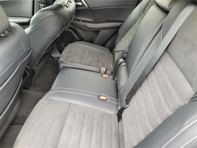 Vehicle image 16 of 40
