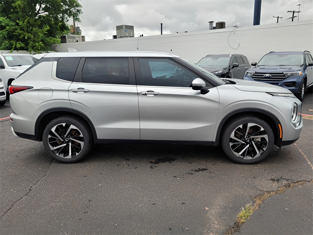 Vehicle image 37 of 40