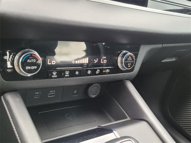Vehicle image 28 of 40