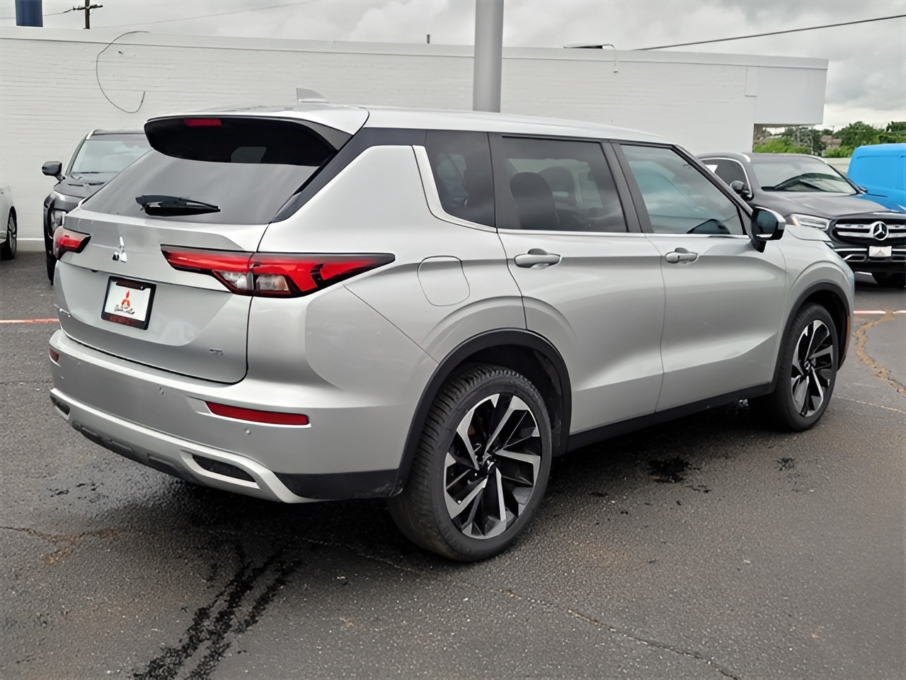 Vehicle image 38 of 40