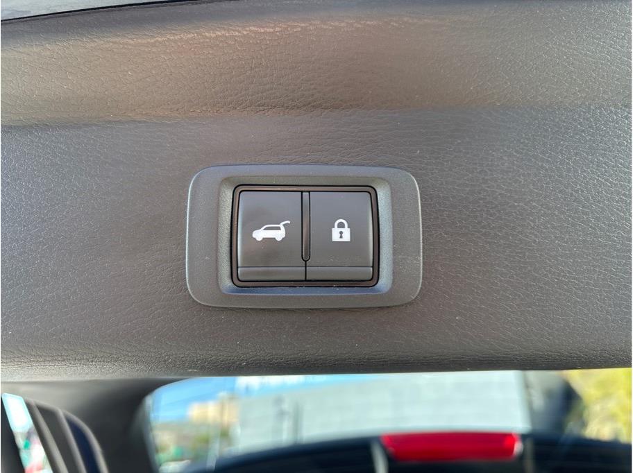 Vehicle image 18 of 30