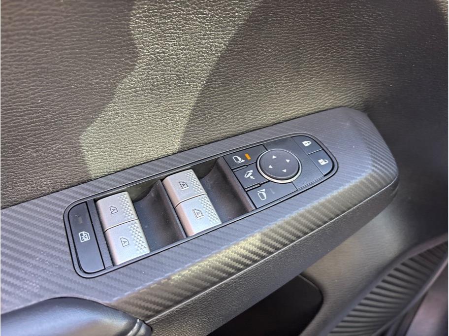Vehicle image 19 of 30