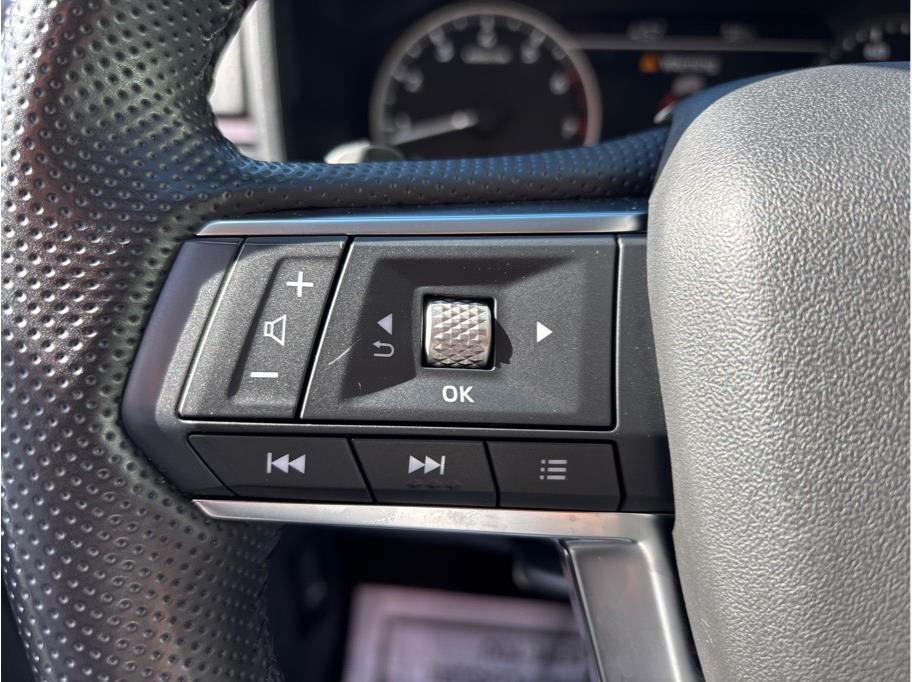 Vehicle image 21 of 30
