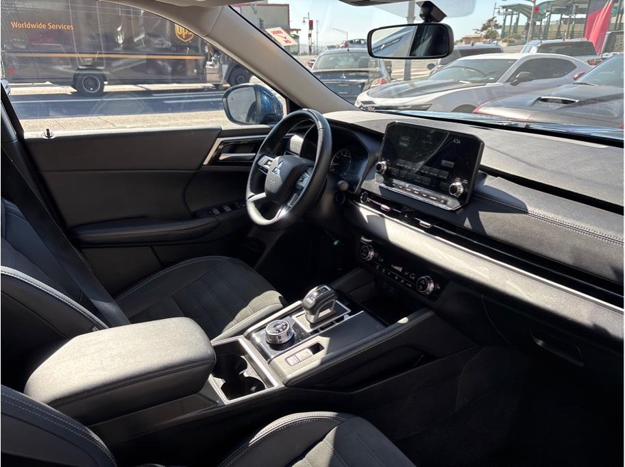 Vehicle image 10 of 30