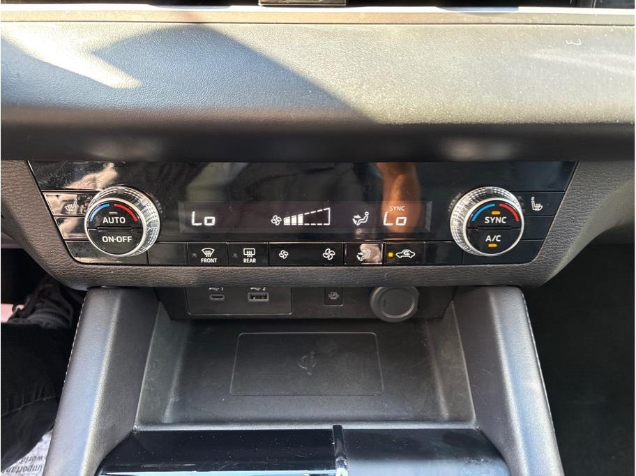 Vehicle image 26 of 30