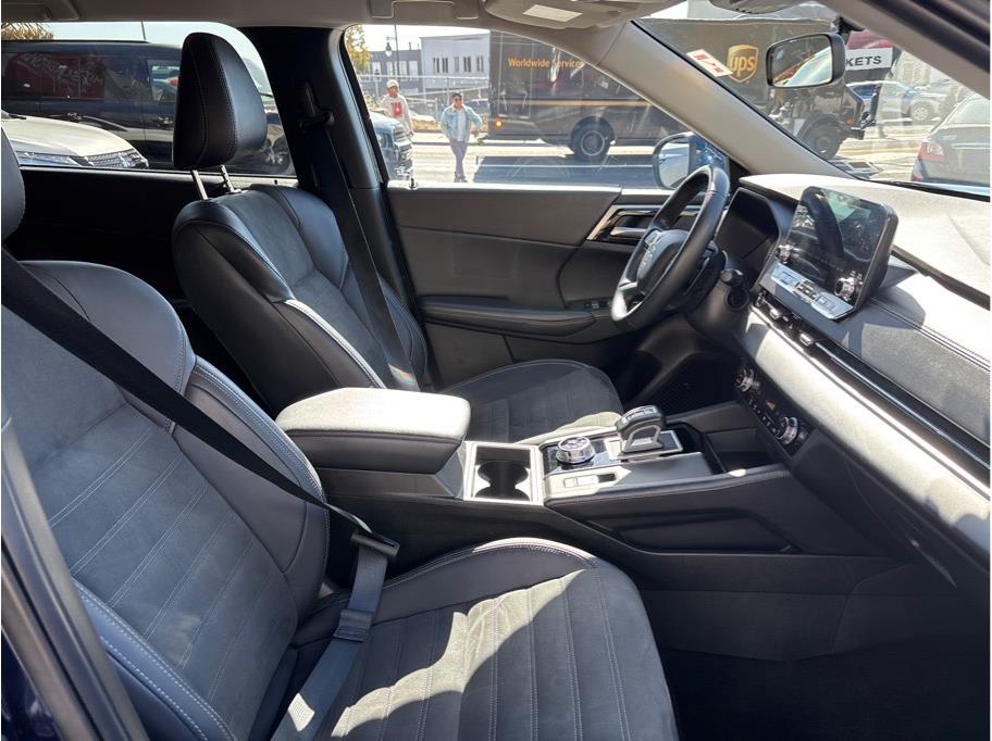 Vehicle image 11 of 30