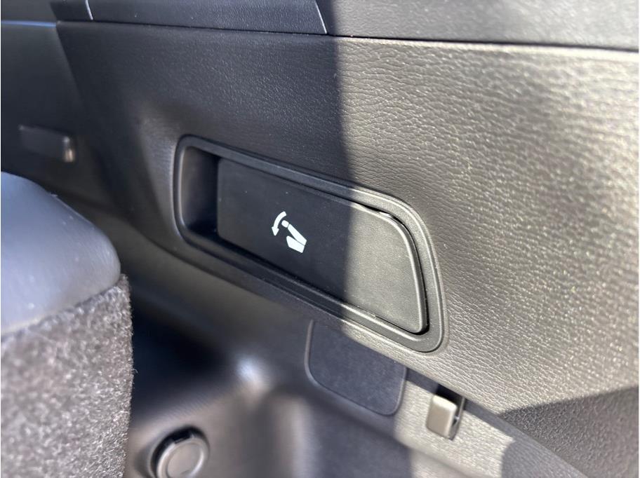 Vehicle image 17 of 30