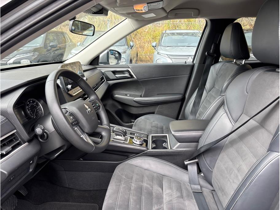 Vehicle image 18 of 32