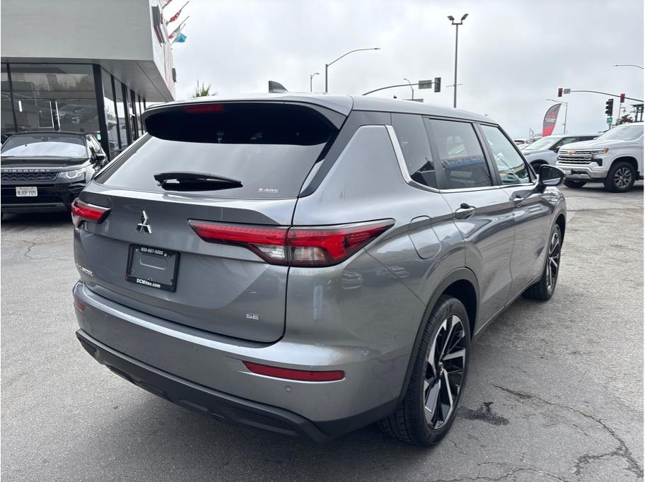 Vehicle image 5 of 32