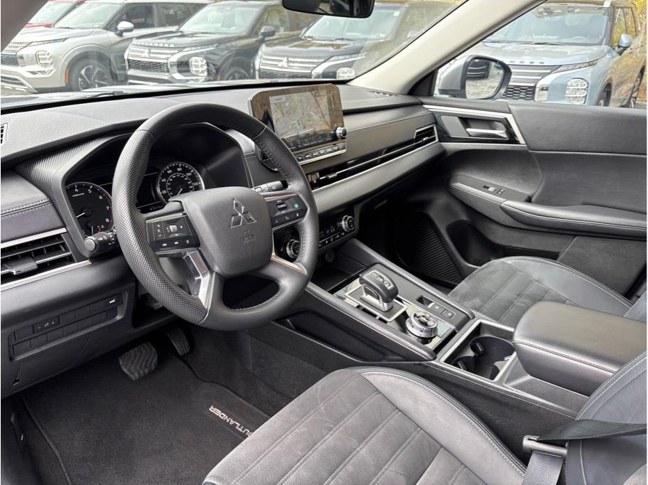 Vehicle image 16 of 32