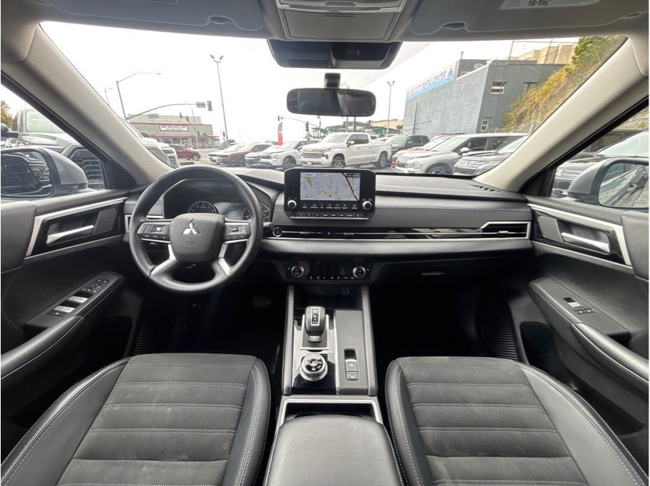 Vehicle image 15 of 32
