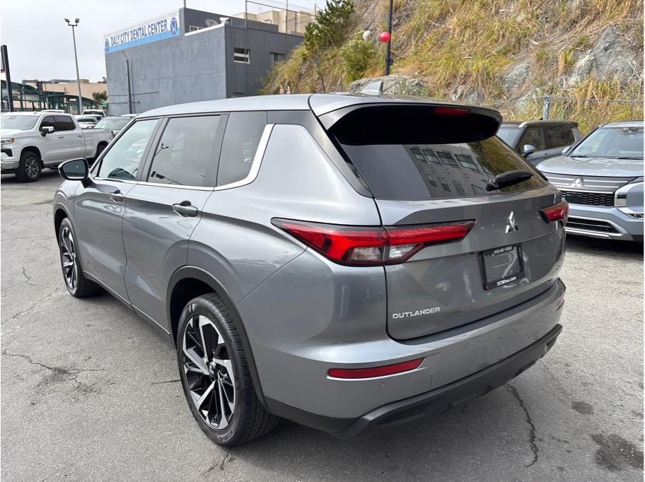 Vehicle image 7 of 32