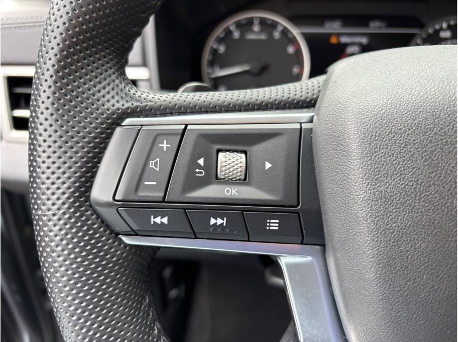 Vehicle image 28 of 32
