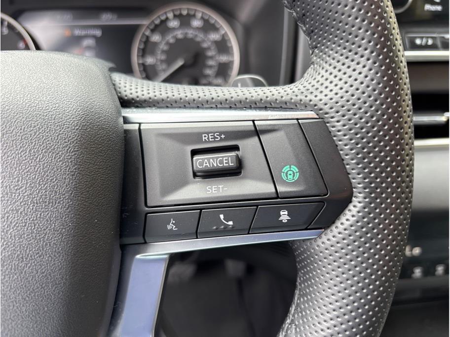 Vehicle image 26 of 32