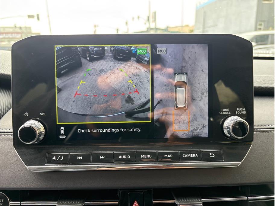 Vehicle image 22 of 32