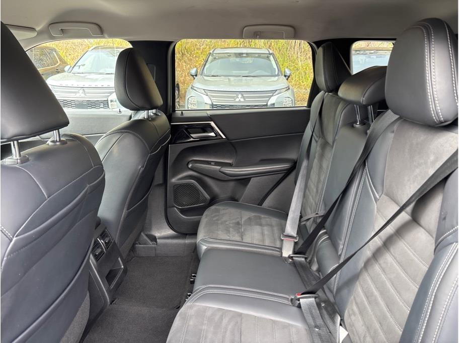 Vehicle image 12 of 32