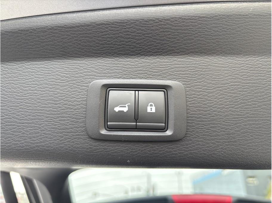 Vehicle image 29 of 32