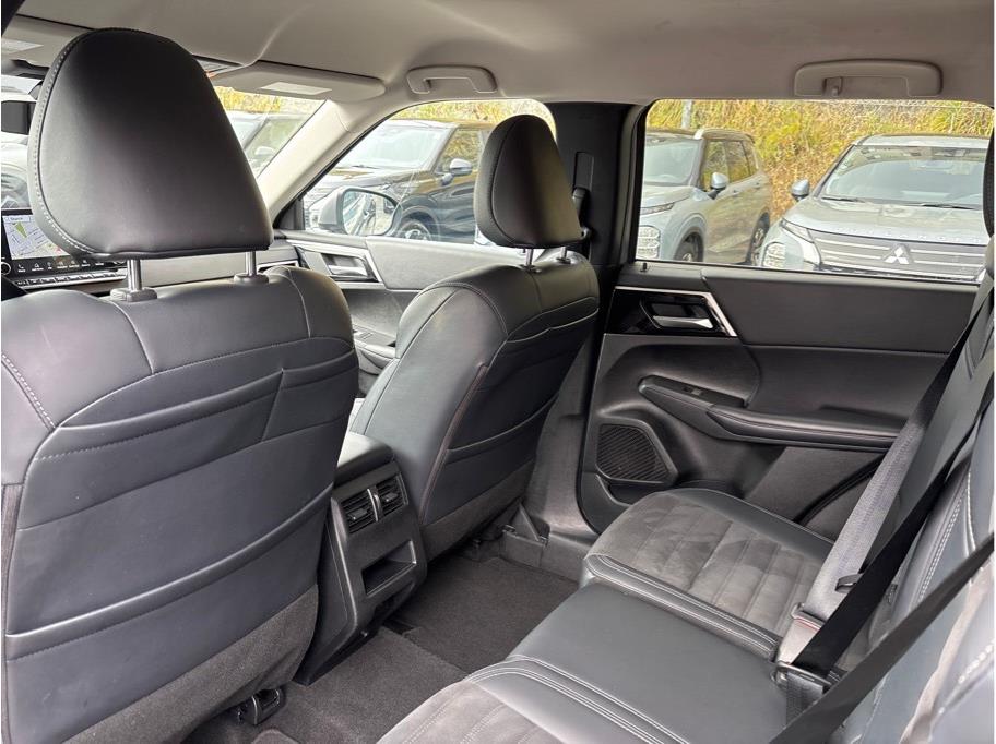 Vehicle image 14 of 32