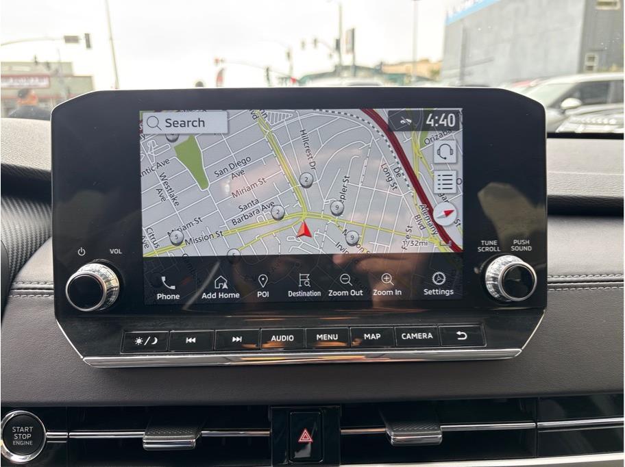 Vehicle image 23 of 32