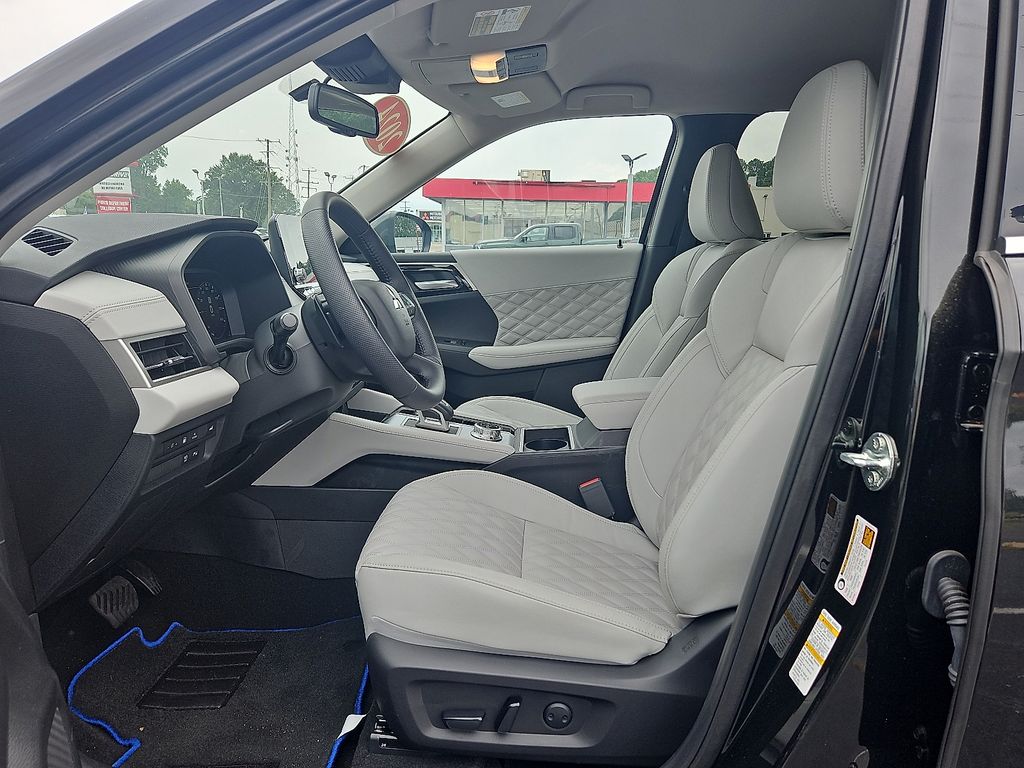 Vehicle image 6 of 17