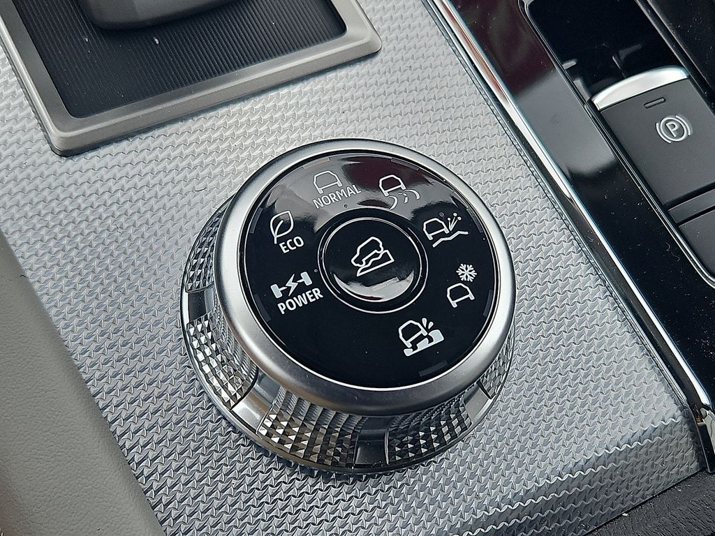 Vehicle image 15 of 17