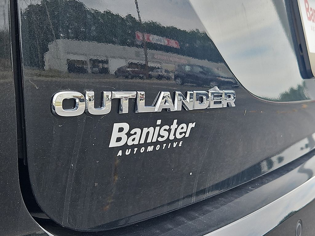 Vehicle image 9 of 17