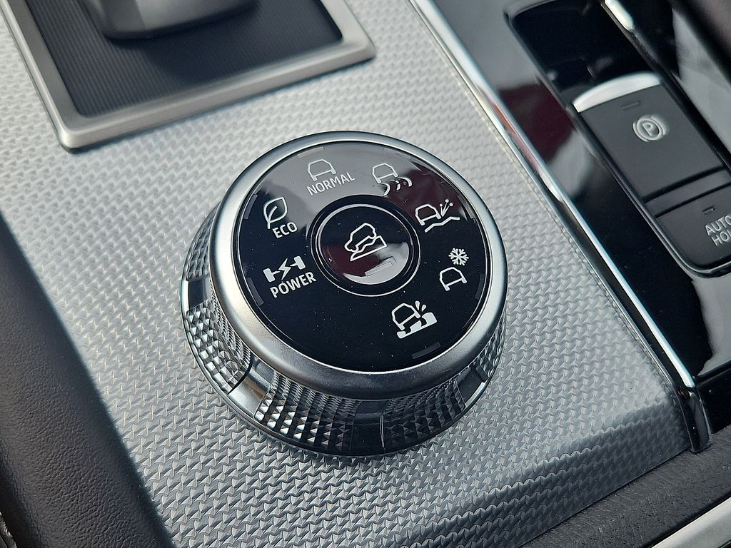 Vehicle image 13 of 18