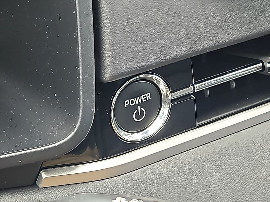 Vehicle image 15 of 18