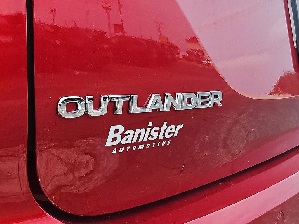 Vehicle image 17 of 18