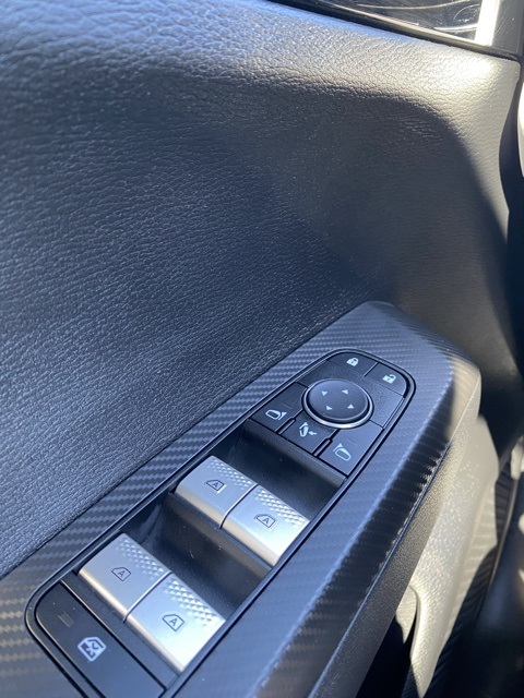 Vehicle image 27 of 34