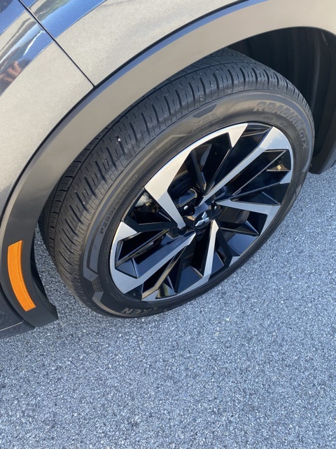 Vehicle image 10 of 34