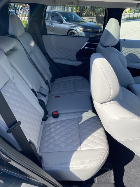 Vehicle image 14 of 34