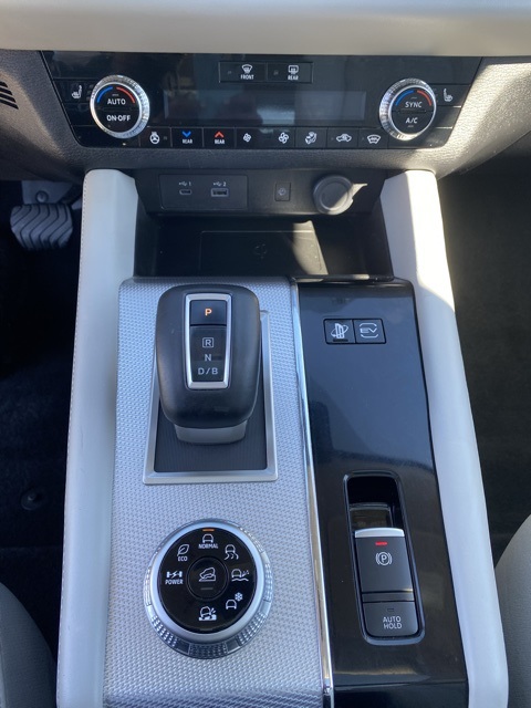 Vehicle image 24 of 31