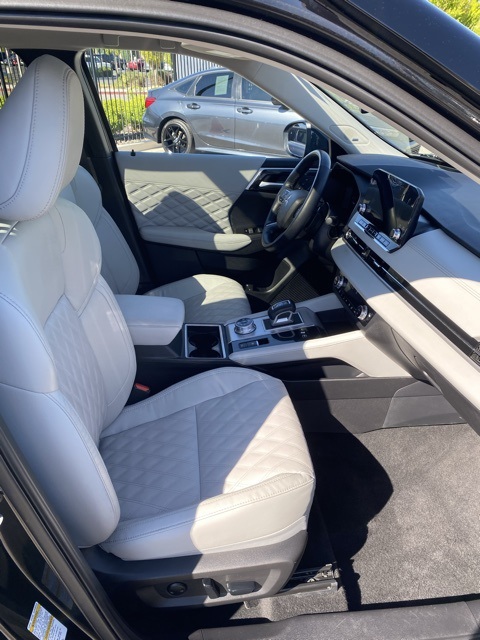 Vehicle image 17 of 31