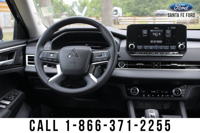 Vehicle image 25 of 52