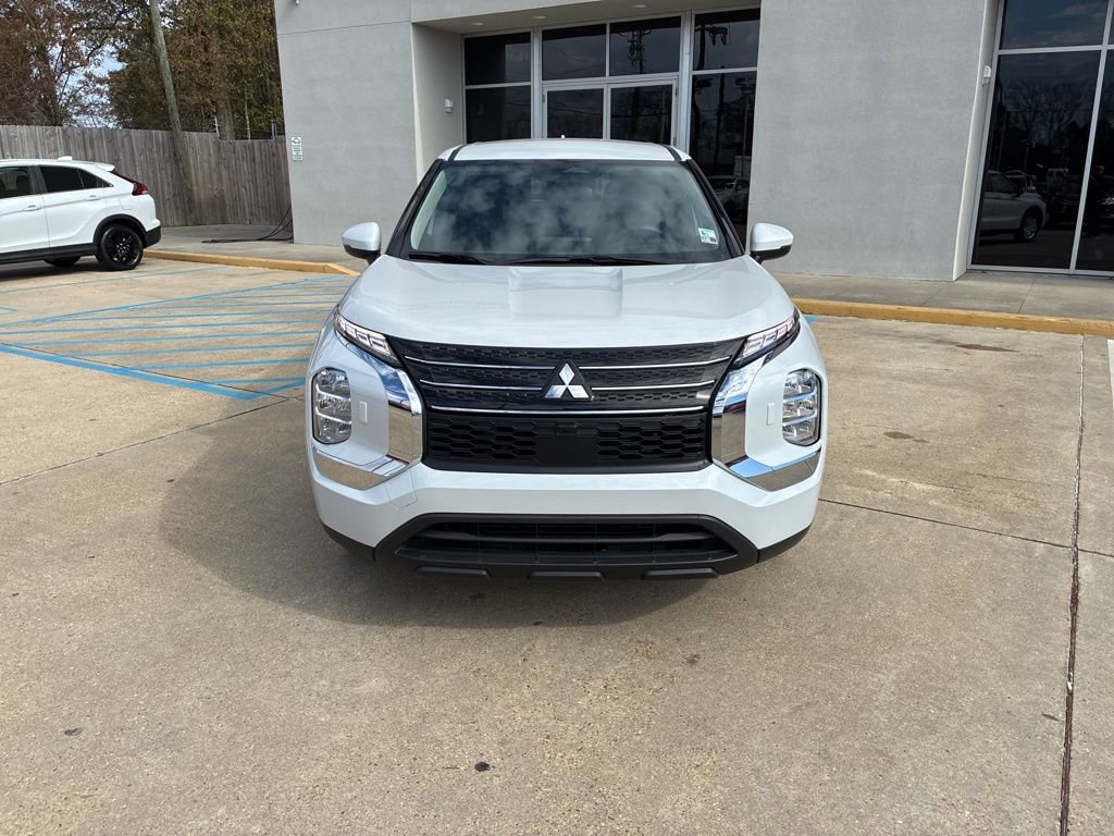 2024 Mitsubishi Outlander Plug-In Hybrid ES Image 2 of 16
