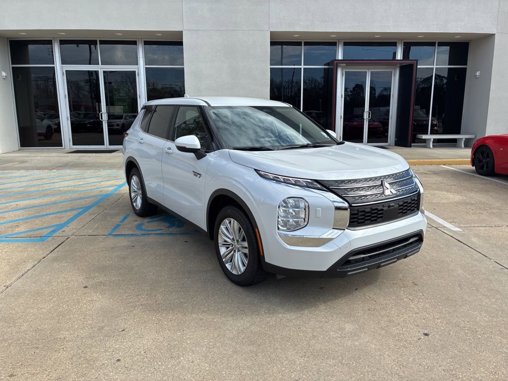 2024 Mitsubishi Outlander Plug-In Hybrid ES Image 3 of 16