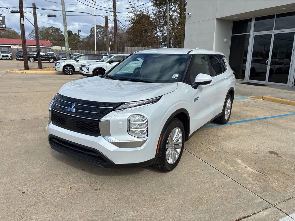 2024 Mitsubishi Outlander Plug-In Hybrid ES Image 1 of 16