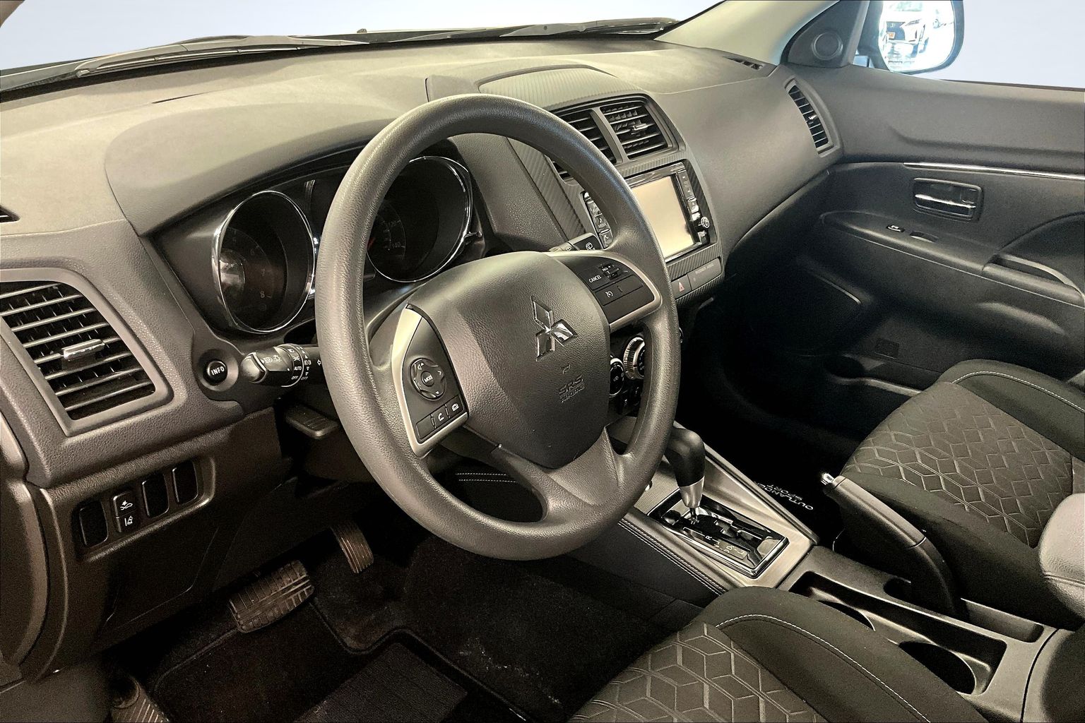 2024 Mitsubishi Outlander Sport Image 15 of 36