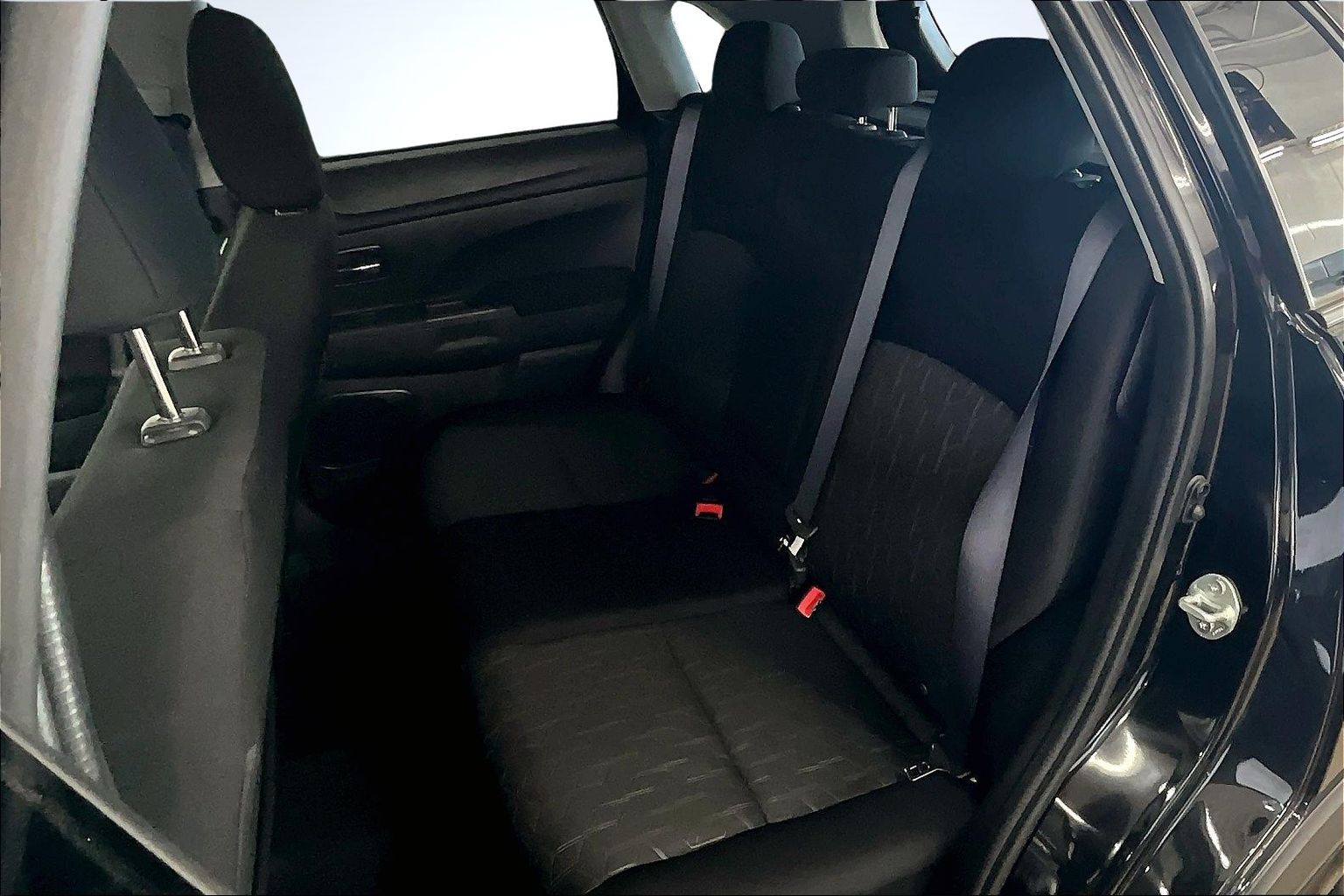 2024 Mitsubishi Outlander Sport Image 13 of 36